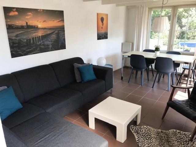 Casa de Férias Beatrixstraat 25